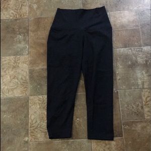💫 Black high waisted Lululemon capris💫